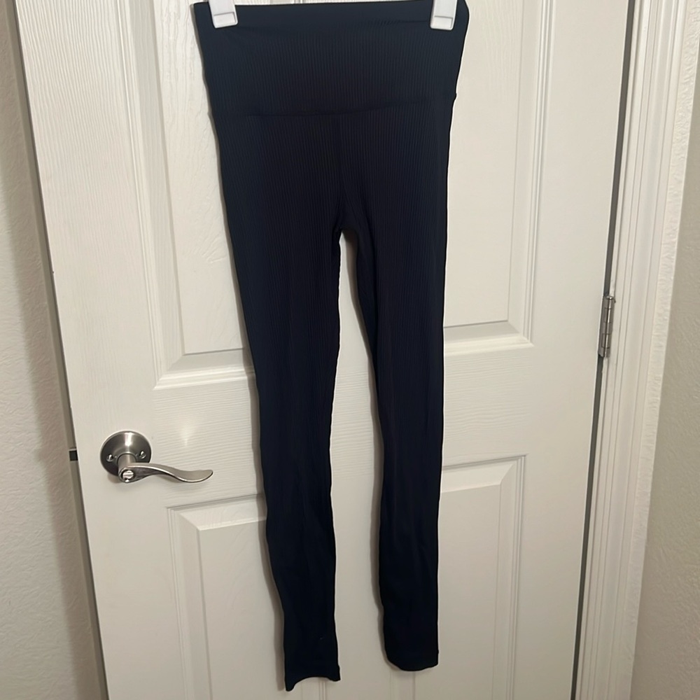 Tan + Lines black ribbed leggings